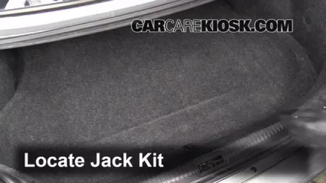 2004 Kia Rio 1.6L 4 Cyl. Neumáticos y ruedas Cambiar un neumático pinchado